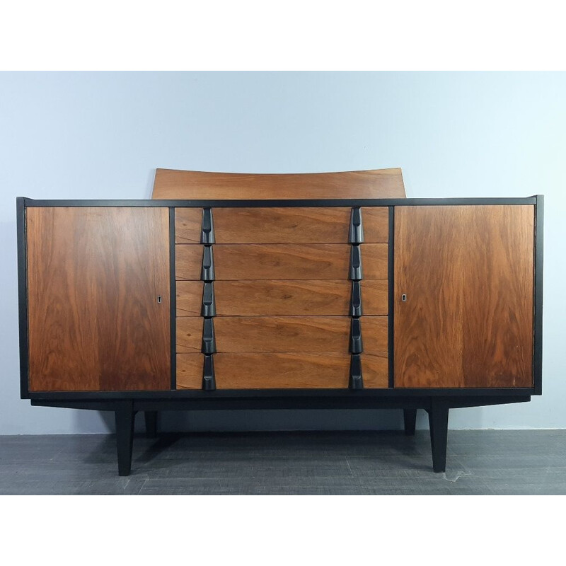 Buffet en ronce de noyer polonais par Rajmund Halas, 1960s