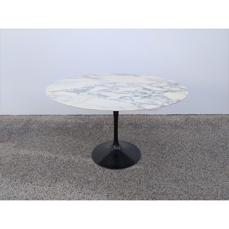 Vintage tulip dining table in Saarinen marble for Knoll