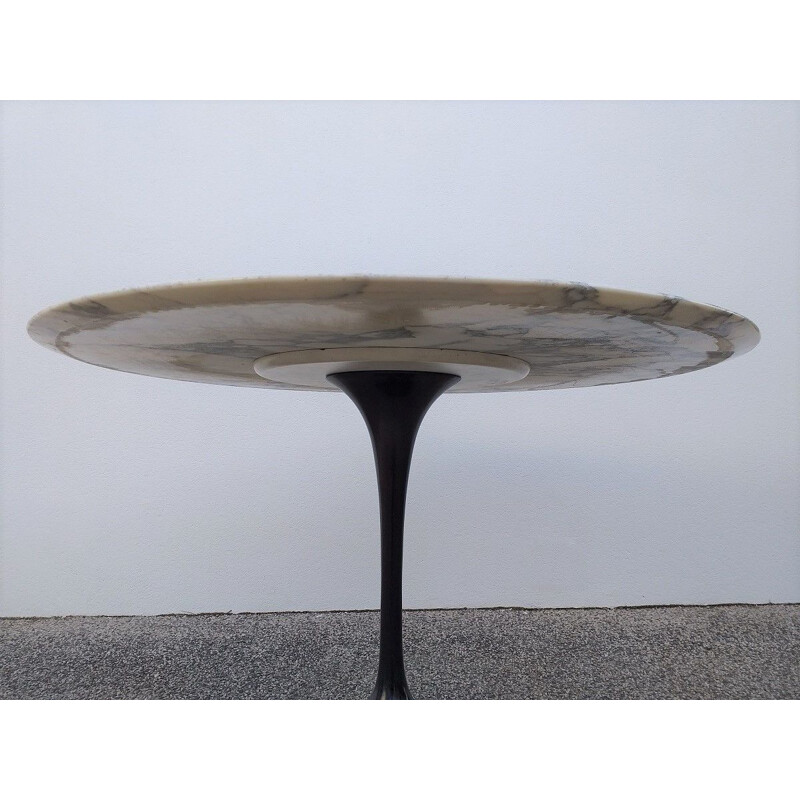 Vintage tulip dining table in Saarinen marble for Knoll