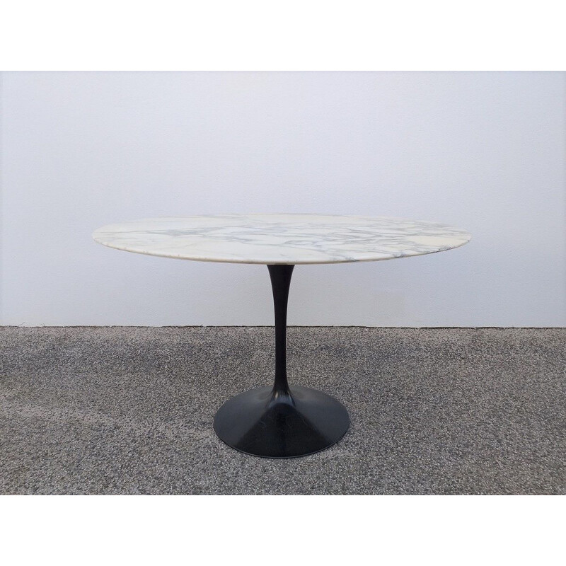 Vintage tulip dining table in Saarinen marble for Knoll