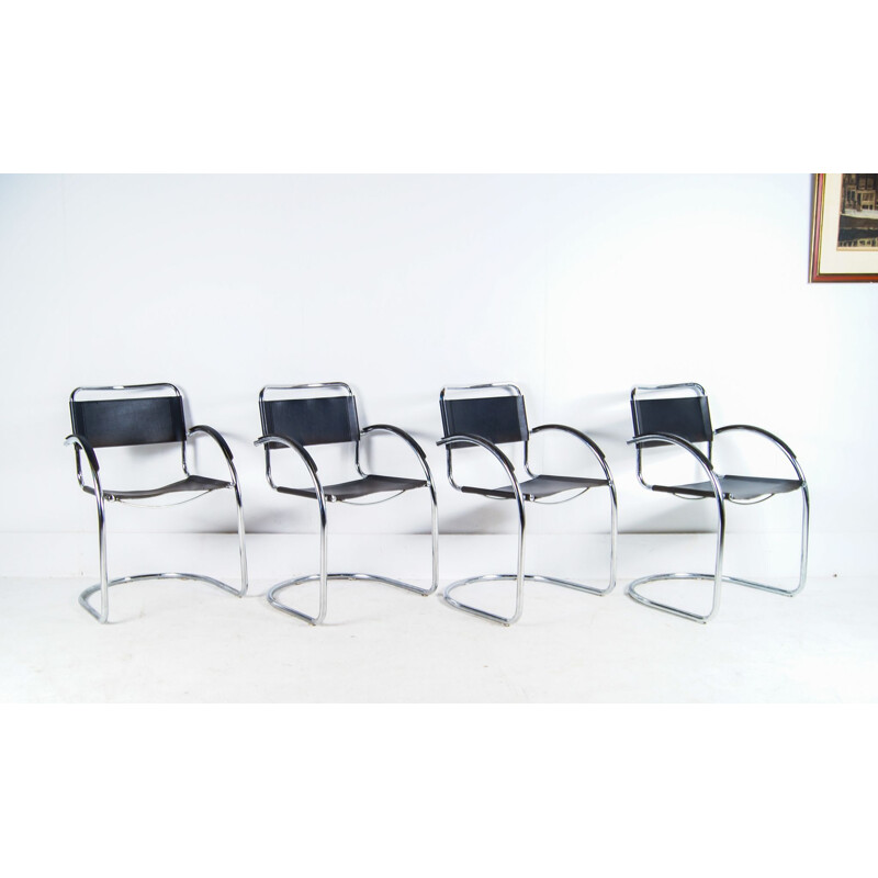 Ensemble de 4 chaises vintage en cuir italien par Marcel Breuer