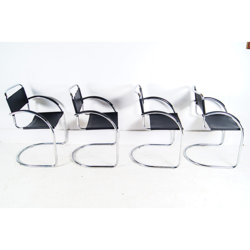 Ensemble de 4 chaises vintage en cuir italien par Marcel Breuer