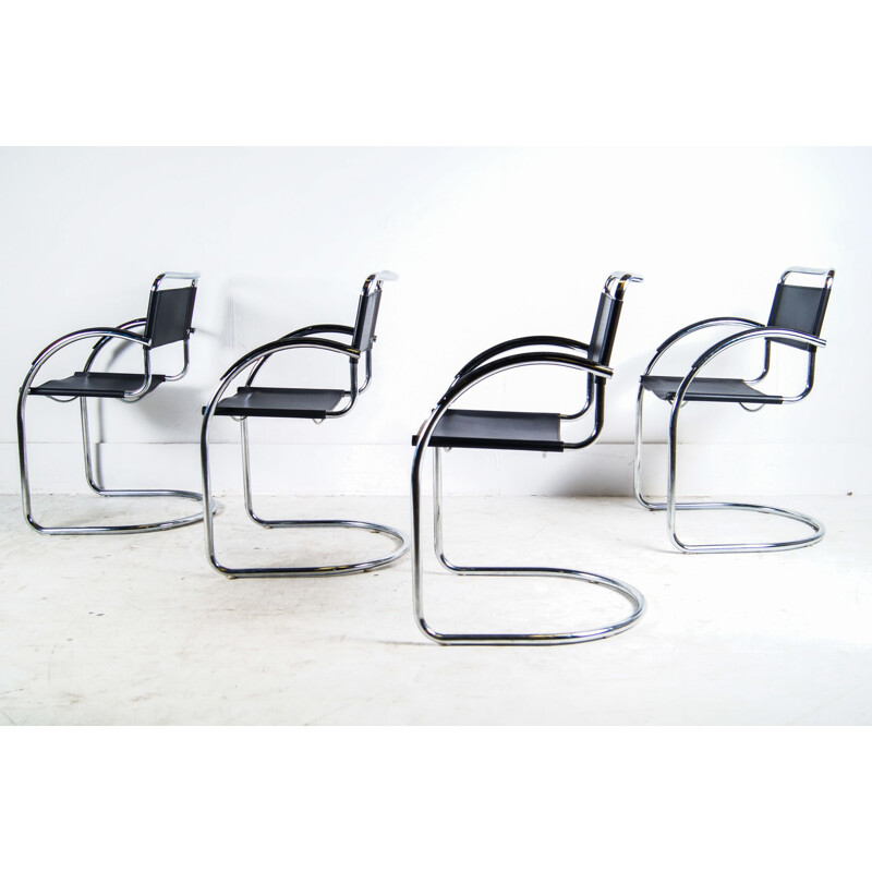 Ensemble de 4 chaises vintage en cuir italien par Marcel Breuer