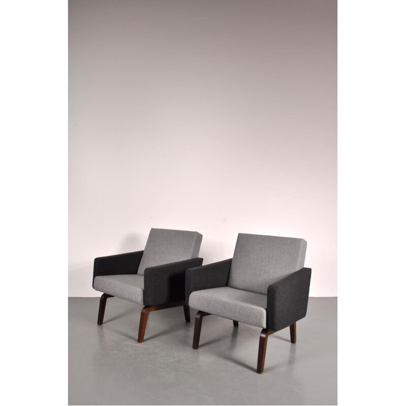 Paire de fauteuils de salon Artifort en tissu et bois plaqué, Theo RUTH - 1950