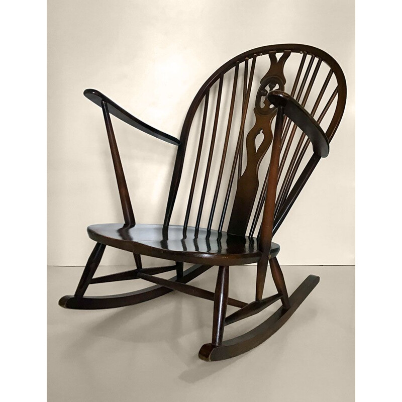 Vintage Grandfather rocking-chair fleur de Lys design by Ercol, 1960