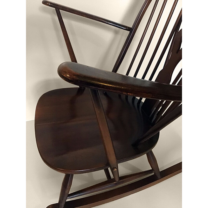 Vintage Grandfather rocking-chair fleur de Lys design by Ercol, 1960