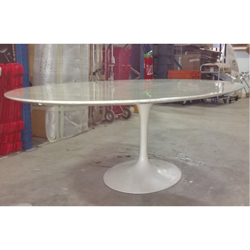Vintage tulip oval table 244 in white marble by Eero Saarinen for Knoll 1977