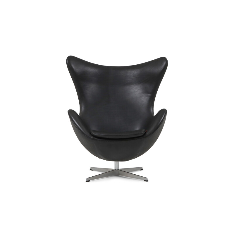 Vintage black leather Egg chair by Arne Jacobsen for Fritz Hansen, 2009