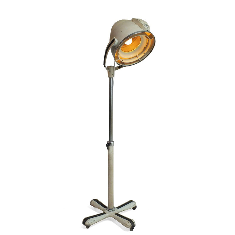 Vintage industriële vloerlamp op wielen