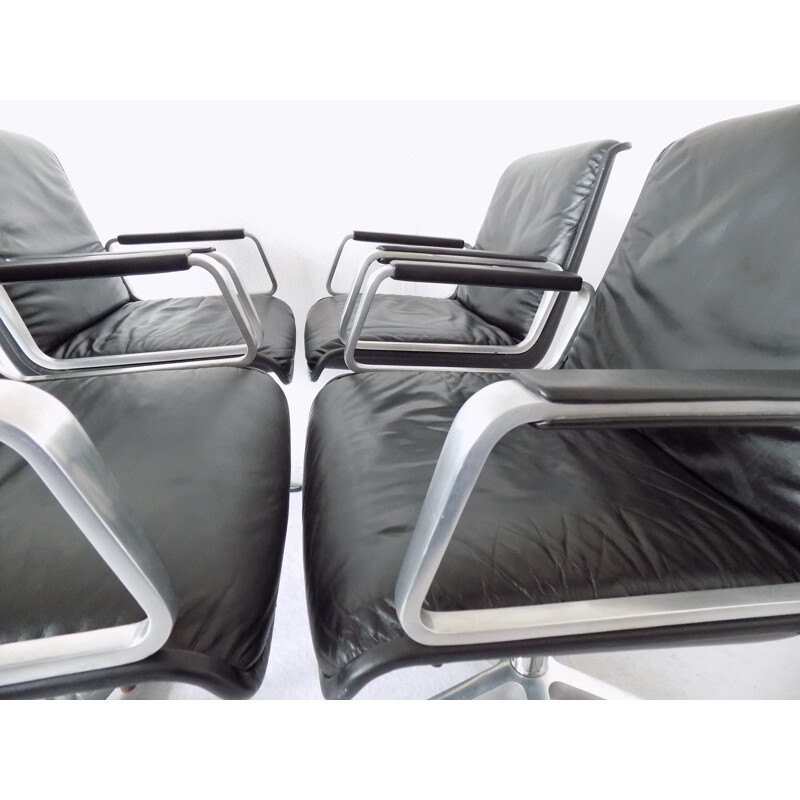 Suite de 4 fauteuil en cuir Wilkhahn Delta 2000 par Delta Design