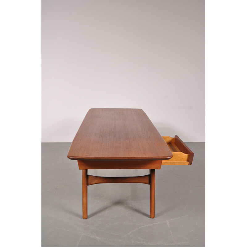 Table basse en teck avec un tiroir, Louis van TEEFFELEN - 1950