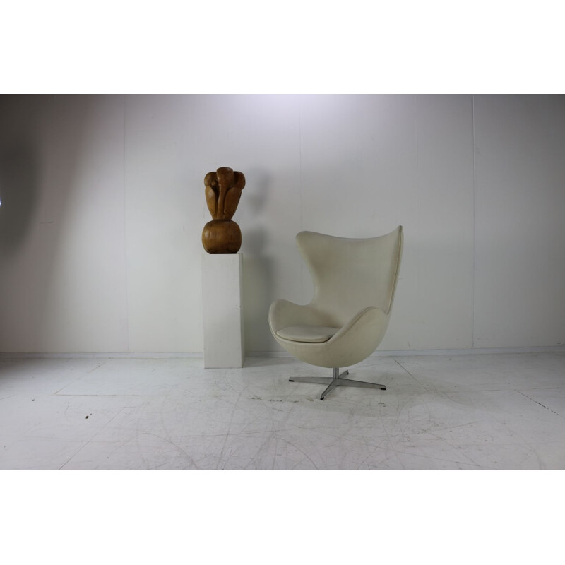 Cadeirão em couro branco vintage por Arne Jacobsen para Fritz Hansen
