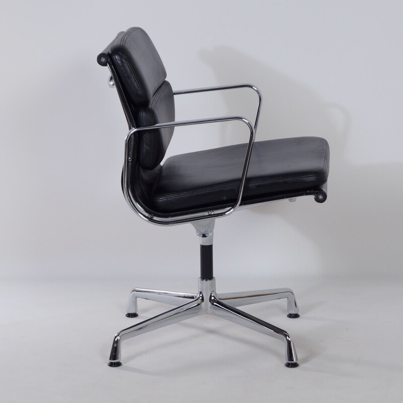 Chaise vintage noire EA 208 de Charles & Ray Eames pour Vitra, 2000