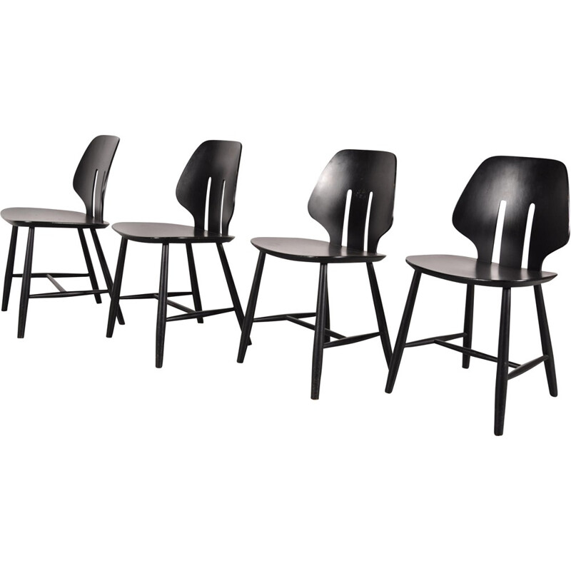 Suite de 4 chaises scandinaves noires en bois, Ejvind A. JOHANSSON - 1950