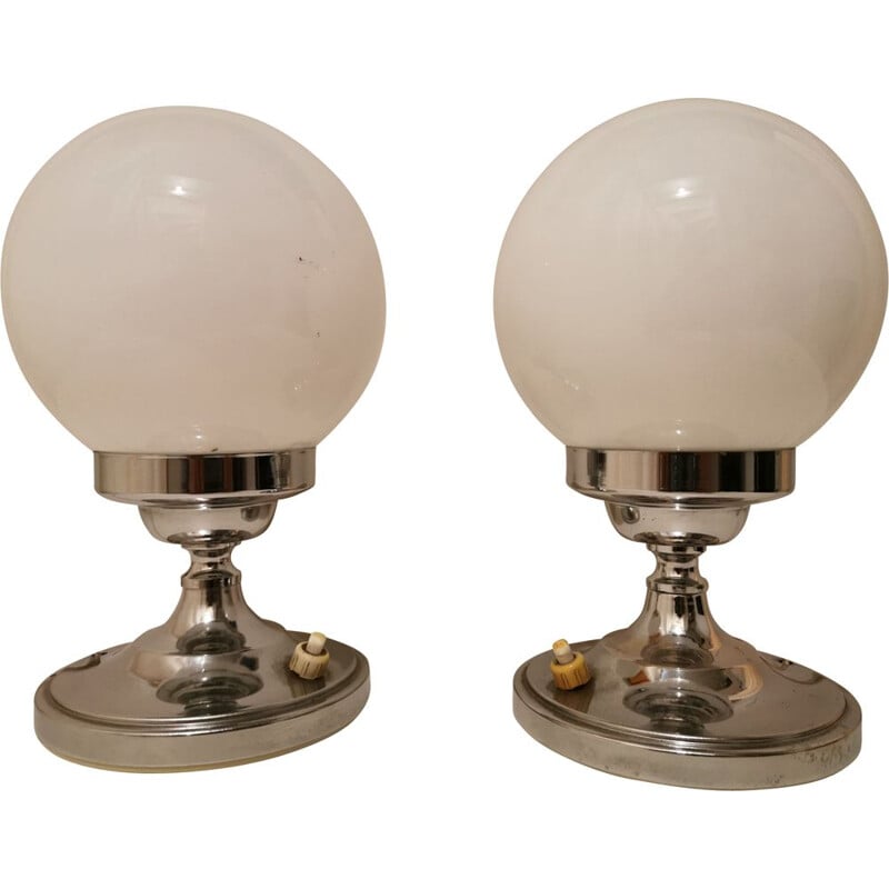 Paire de lampes de chevets vintage en chrome et opaline 1960