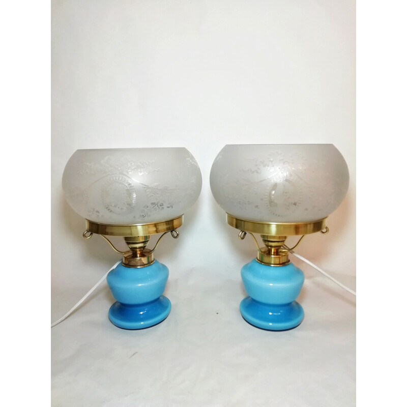 Paire de lampes de table vintage en verre opalin et laiton