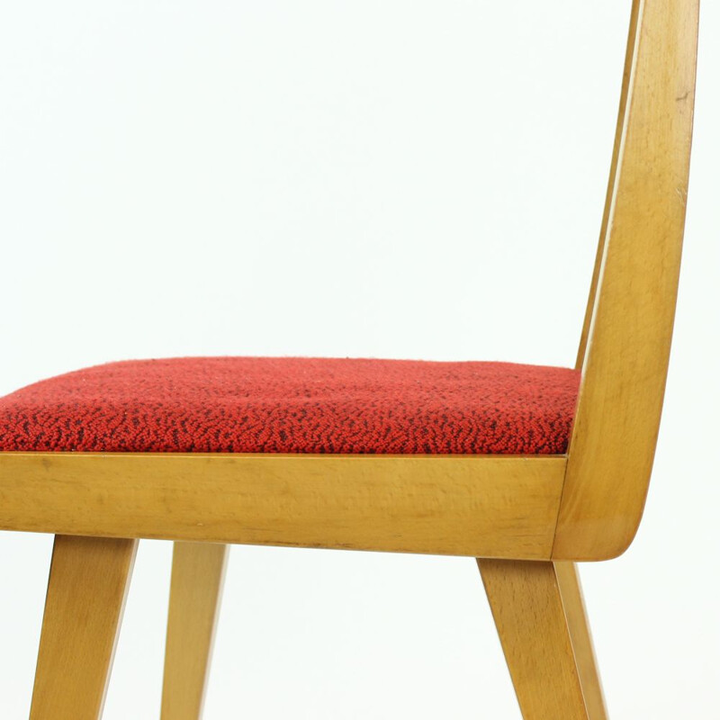 Ensemble de 4 chaises vintage en hêtre blond et tissu rouge, Tchécoslovaquie 1965