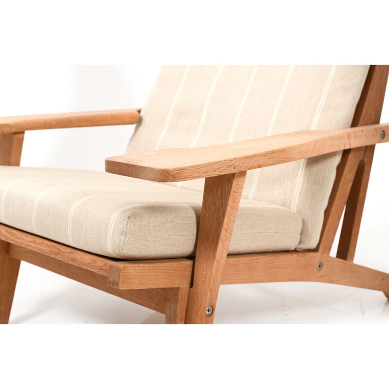 Paire de fauteuils vintage GE-375 avec pouf par Hans Wegner