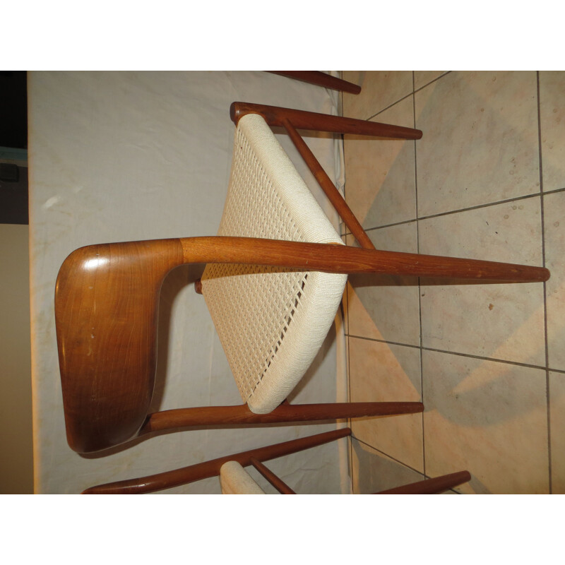 Suite de 4 chaises N  75 vintage Danoises en Teck par Moller 