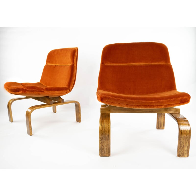 Paire de fauteuil vintage en velours orange et chêne par AG Barcelona, 1960