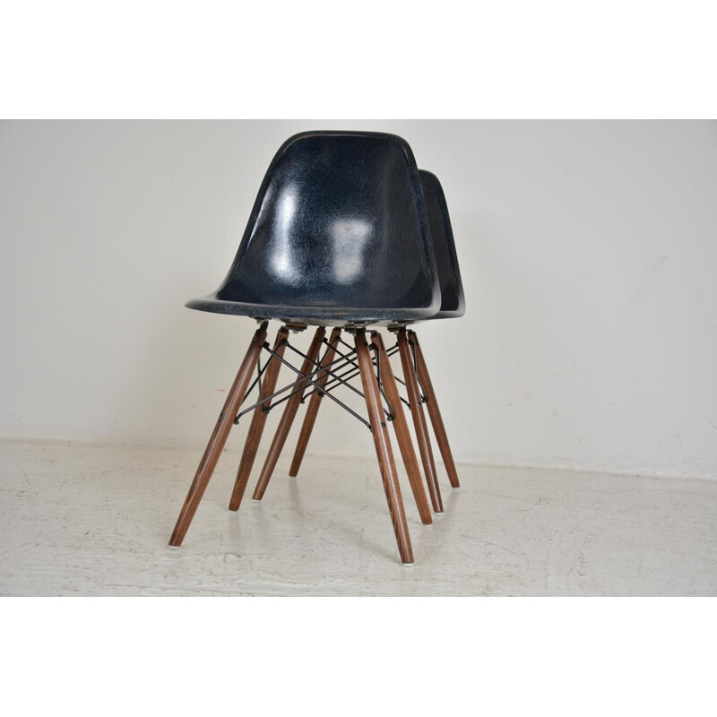 Set of 2 vintage Dsw chairs by Charles and Ray Eames, Herman Miller publisher