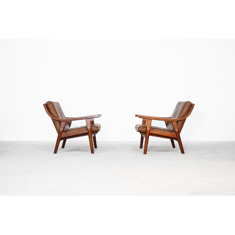 Vintage pair of Lounge Chairs GE-530  by Hans Wegner for Getama 1960s