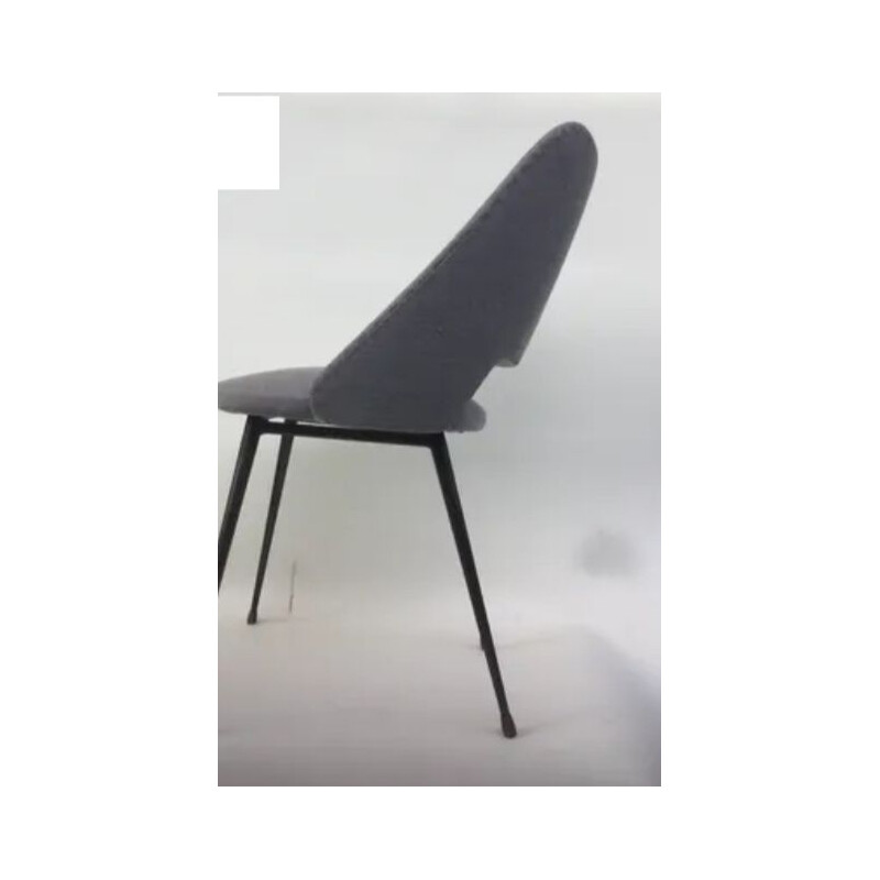 Chaise vintage en tissu caviar et pieds fuseaux en acier noir 1950