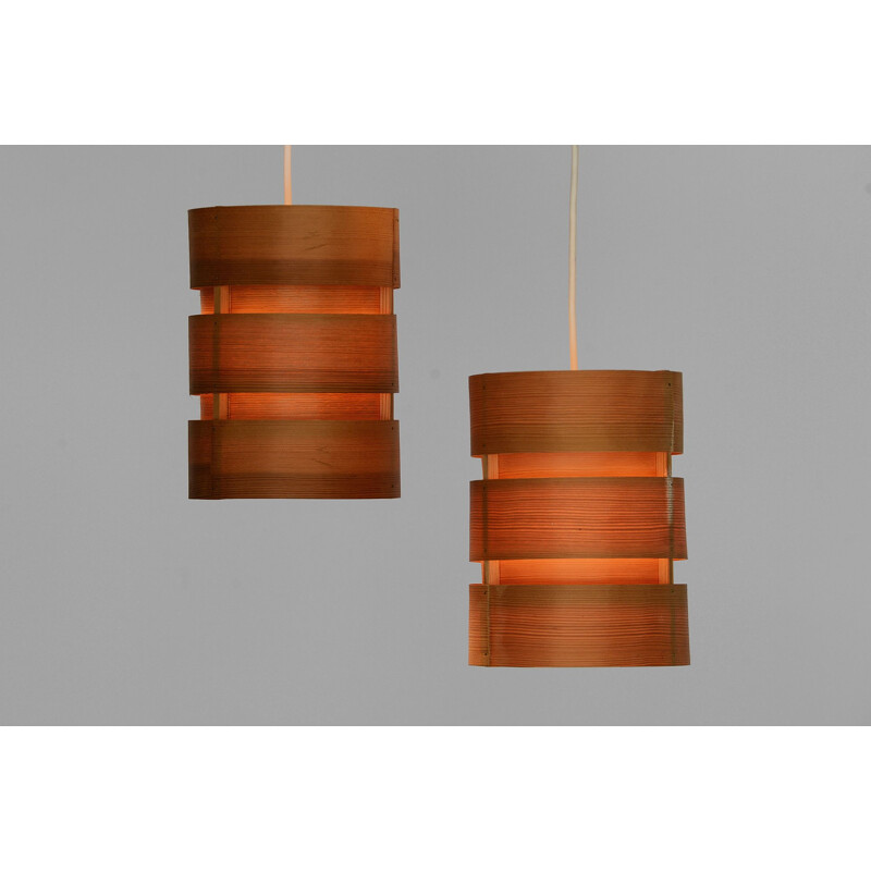 Pair of vintage pine veneer pendant lights T355 "Berse" by Hans-Agne Jakobsson for Ellysett AB. Sweden 1960