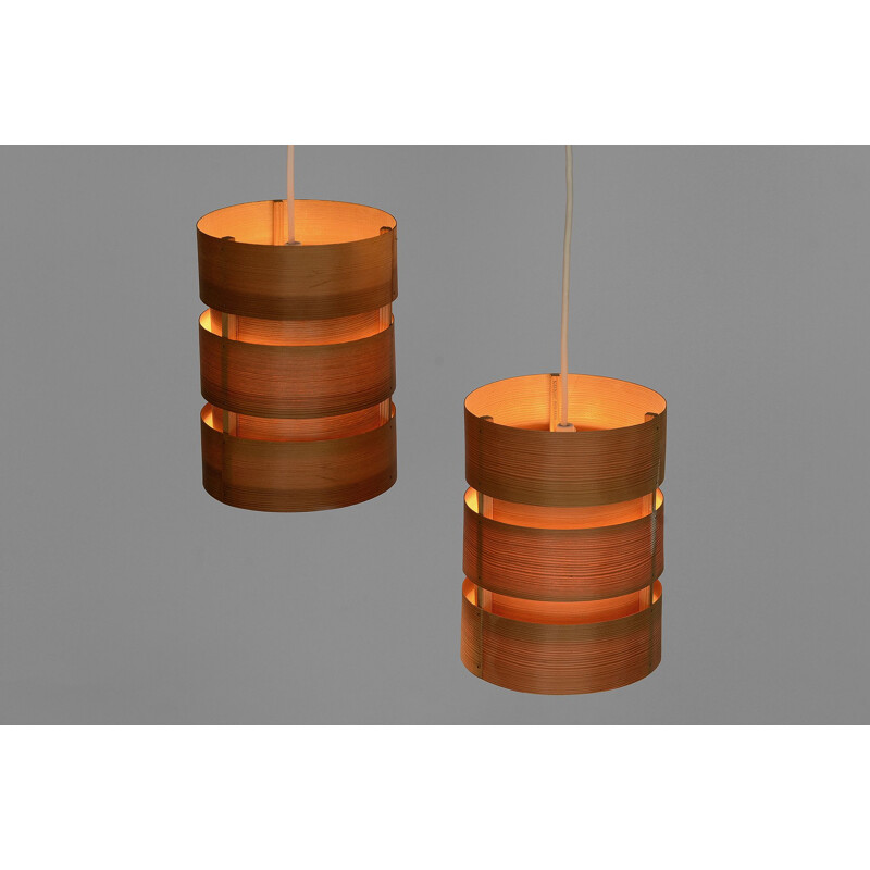 Pair of vintage pine veneer pendant lights T355 "Berse" by Hans-Agne Jakobsson for Ellysett AB. Sweden 1960