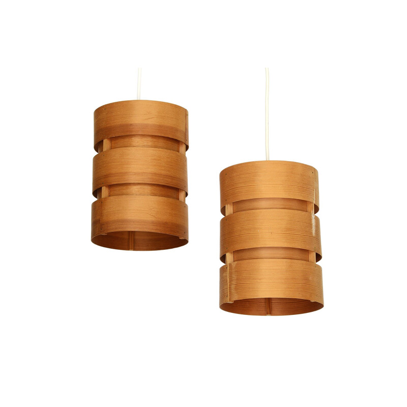 Pair of vintage pine veneer pendant lights T355 "Berse" by Hans-Agne Jakobsson for Ellysett AB. Sweden 1960