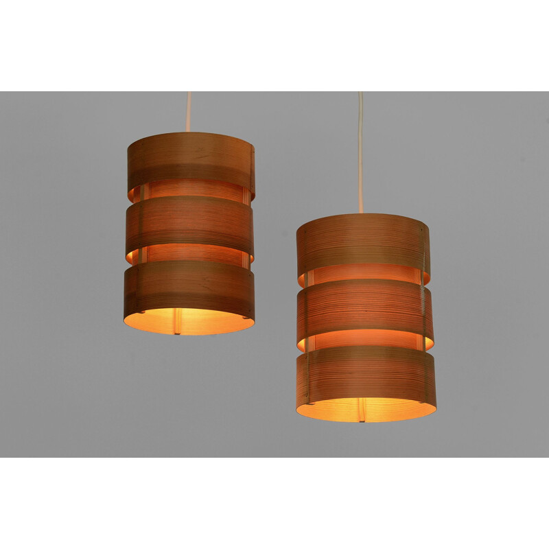 Pair of vintage pine veneer pendant lights T355 "Berse" by Hans-Agne Jakobsson for Ellysett AB. Sweden 1960