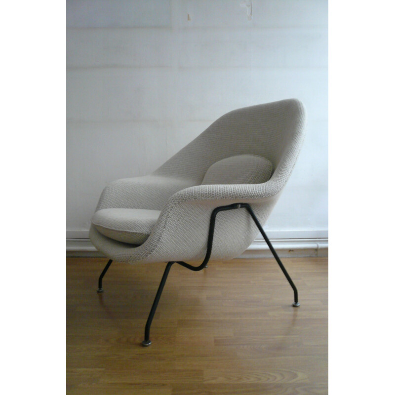 Fauteuil Knoll modèle "WOMB" et repose-pieds, Eero SAARINEN - 1960