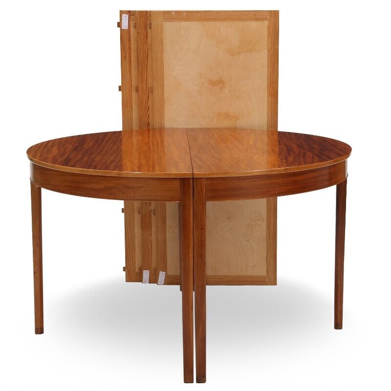 Vintage Circular dining table in mahogany by Ole Wanscher