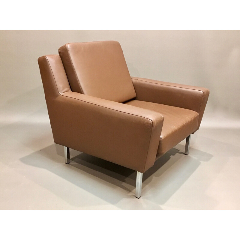 Paire de fauteuils vintage en cuir marron design 1950