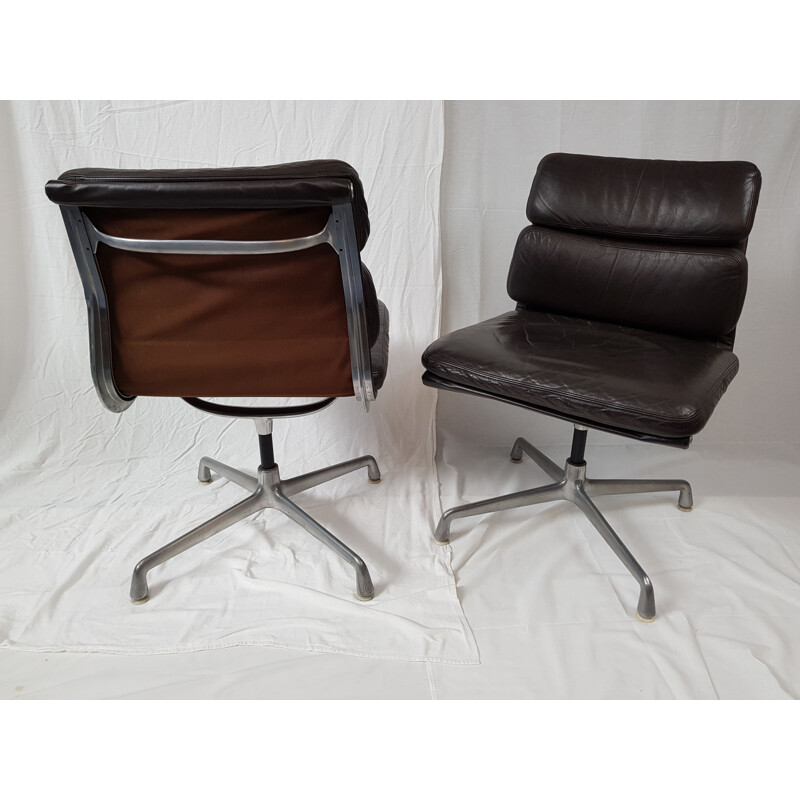 Vintage Soft Pad EA 205 office chair by Charles and Ray Eames for herman Miller, International Furniture 