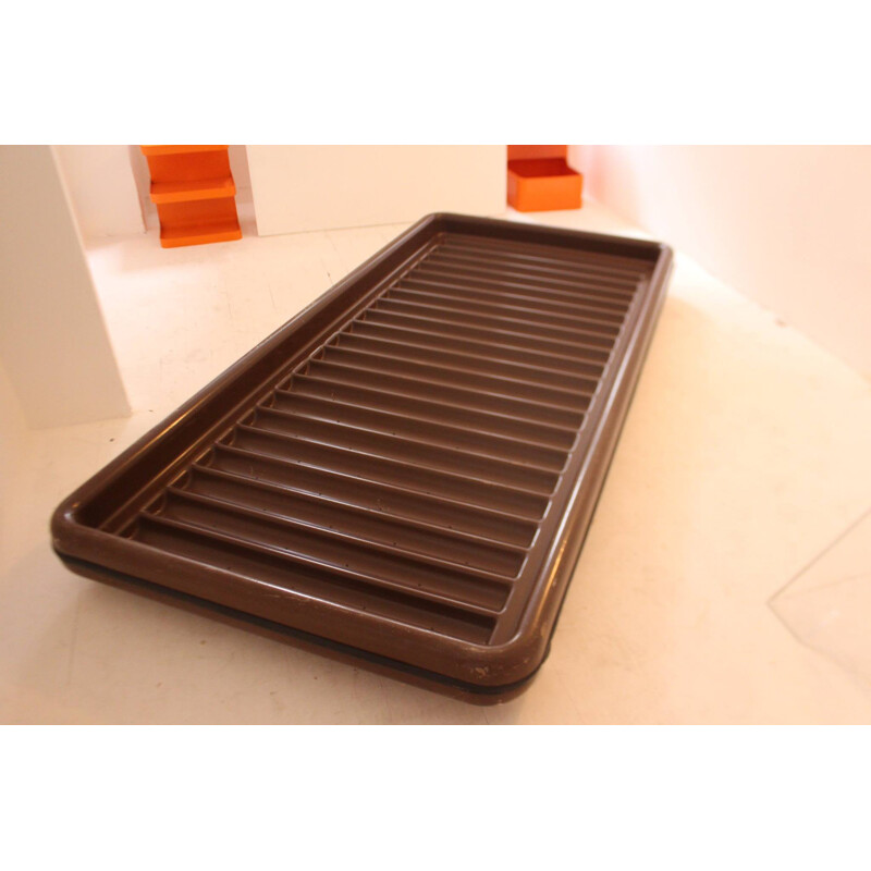 Prisunic brown bed in fiber glass, Marc HELD - 1970s