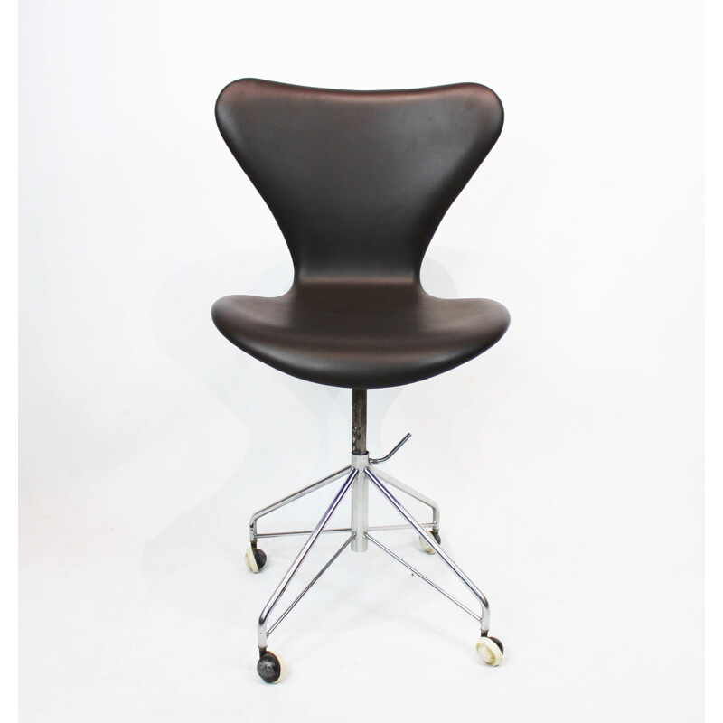 Vintage Series Seven office chair, model 3117 by Arne Jcobsen