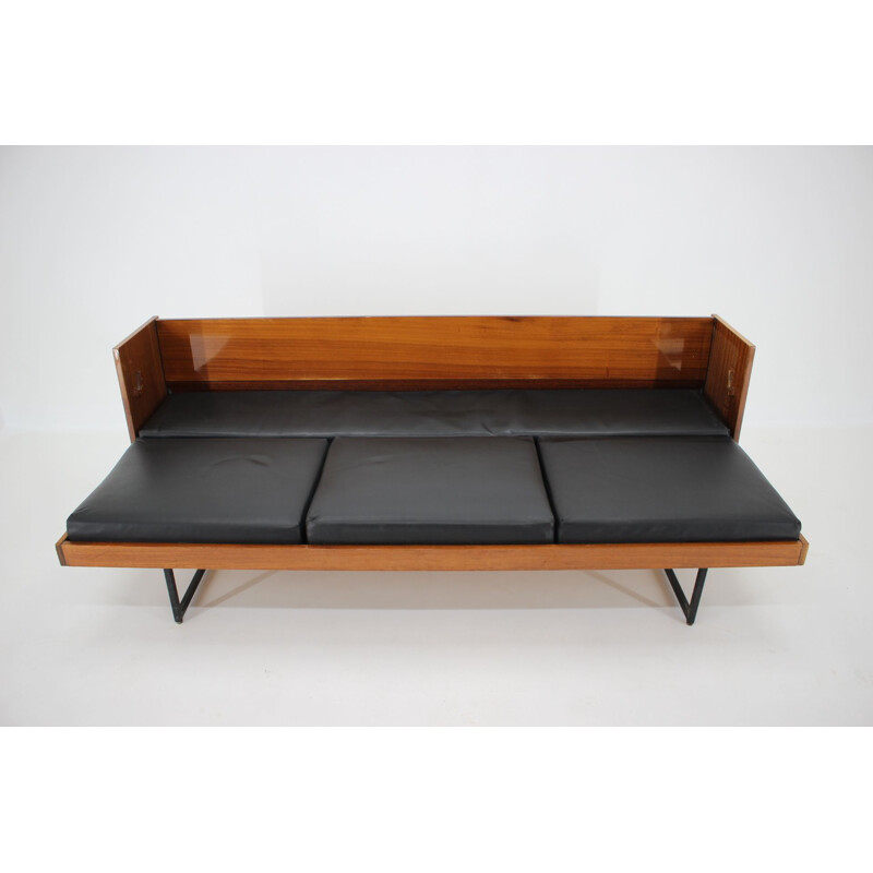 Canapé ou lit de repos vintage minimaliste en simili-cuir noir ,Tchécoslovaquie, 1970 