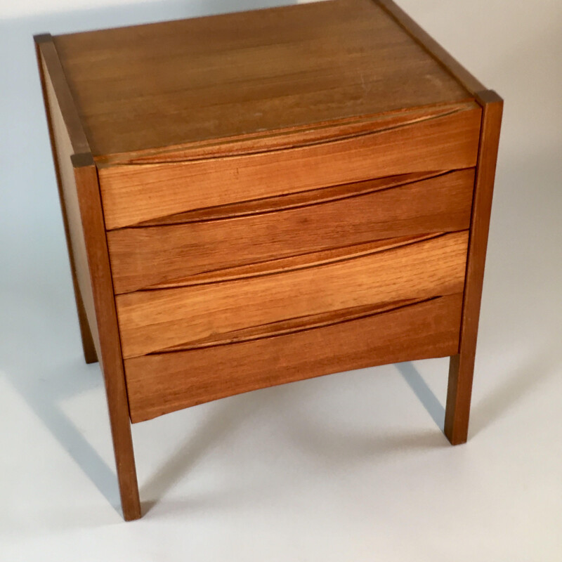 Vintage 4-drawer teak chest of drawers 