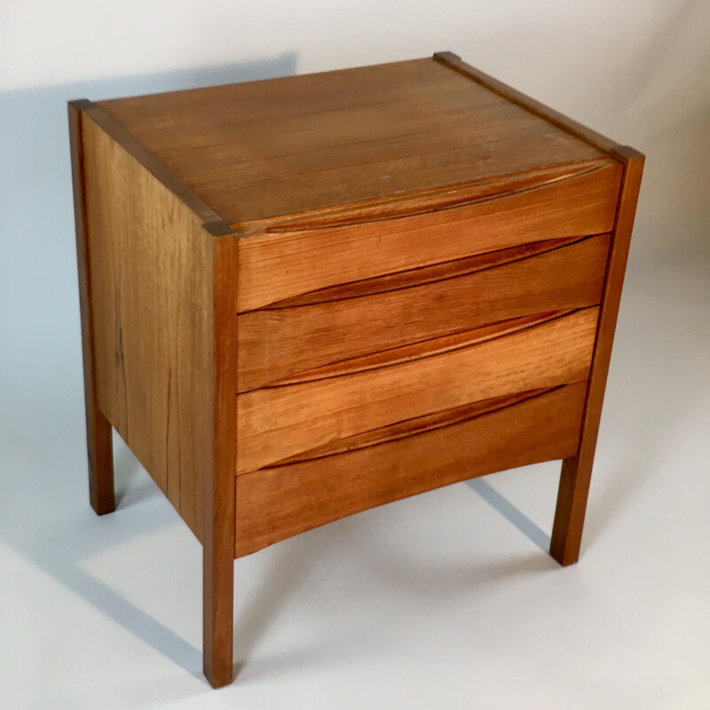 Vintage 4-drawer teak chest of drawers 