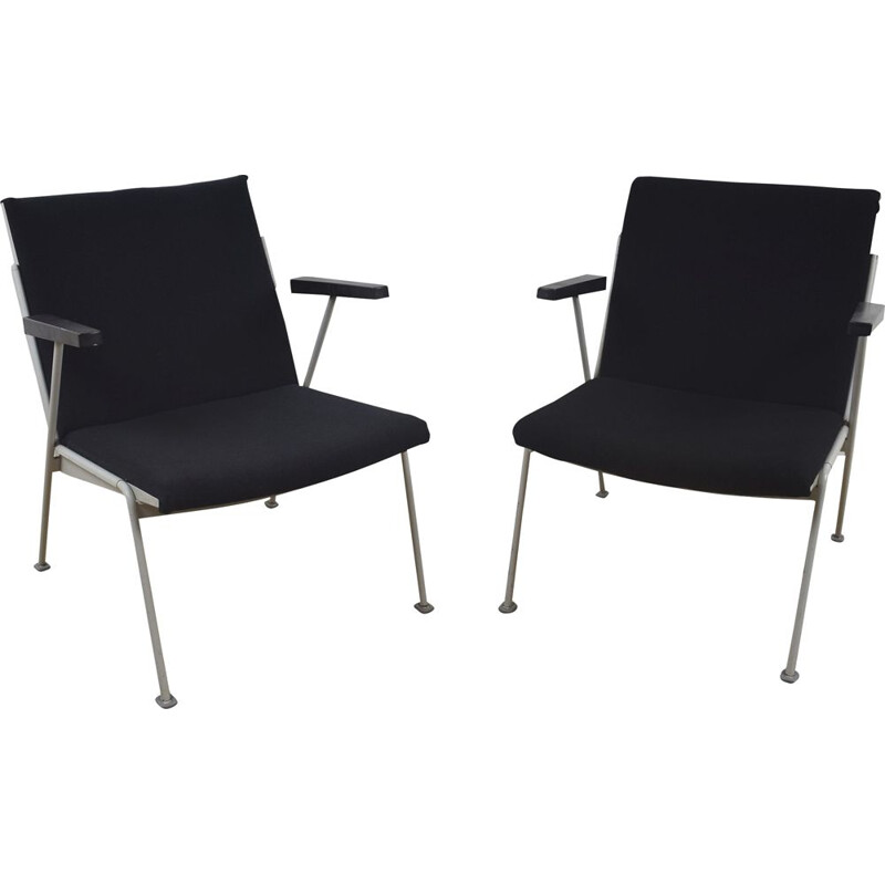 Vintage pair of black Oase lounge chairs by Wim Rietveld